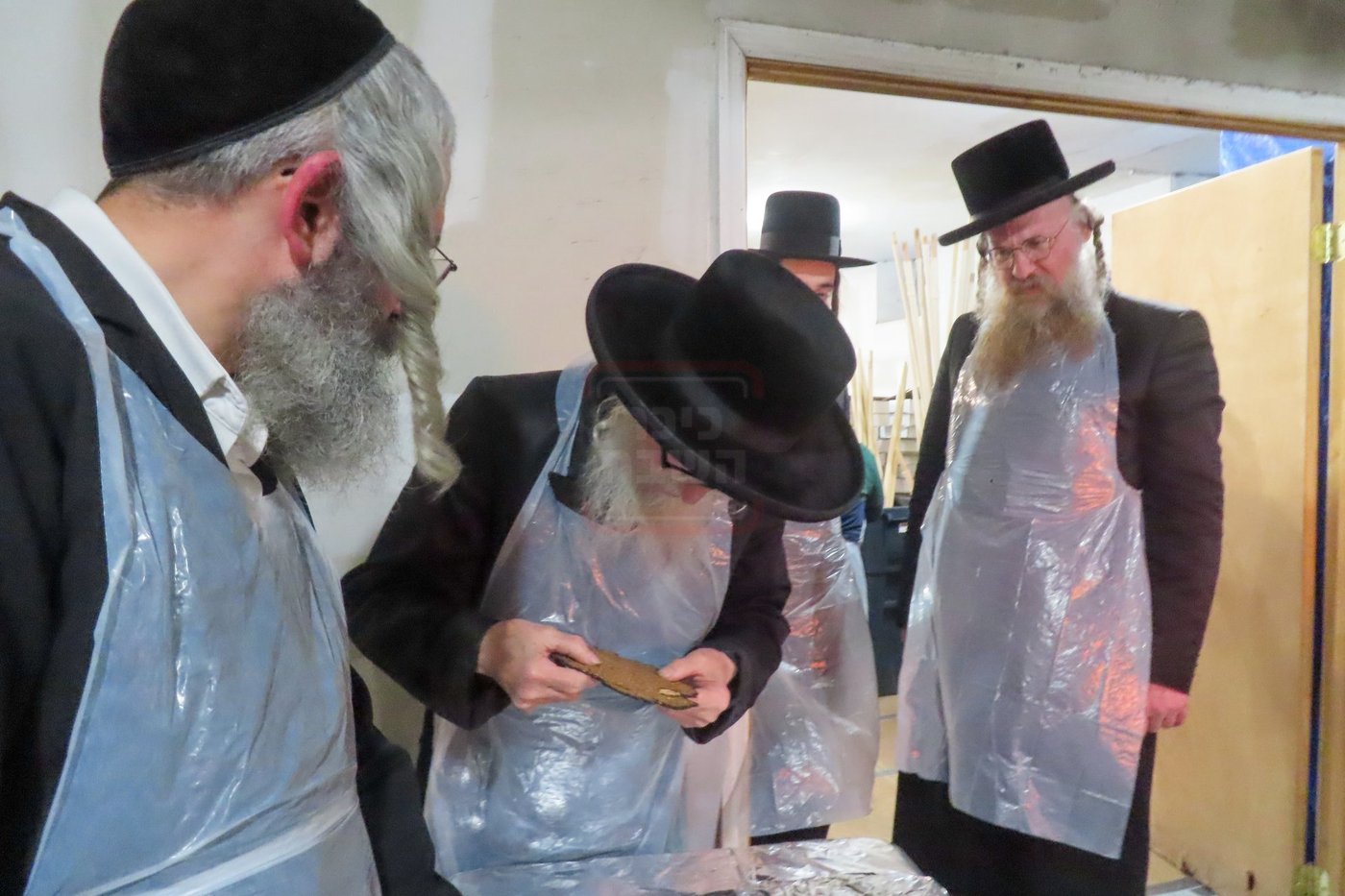 האדמו"ר מסערדאהעלי באפיית מצות 