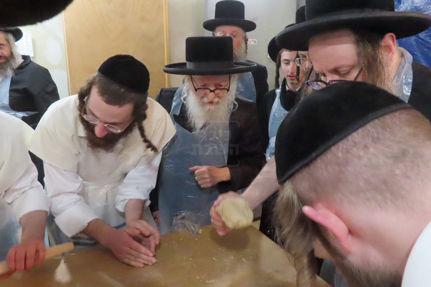 האדמו"ר מסערדאהעלי באפיית מצות 