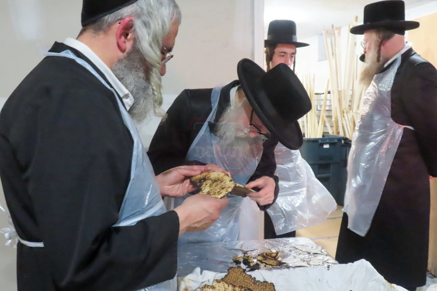 האדמו"ר מסערדאהעלי באפיית מצות 