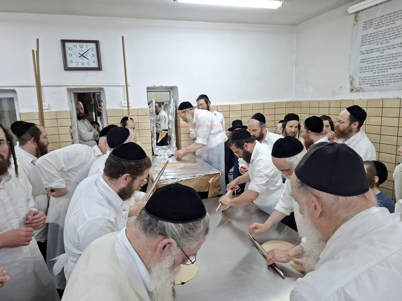 האדמו"ר מאמשינוב באפיית מצות 