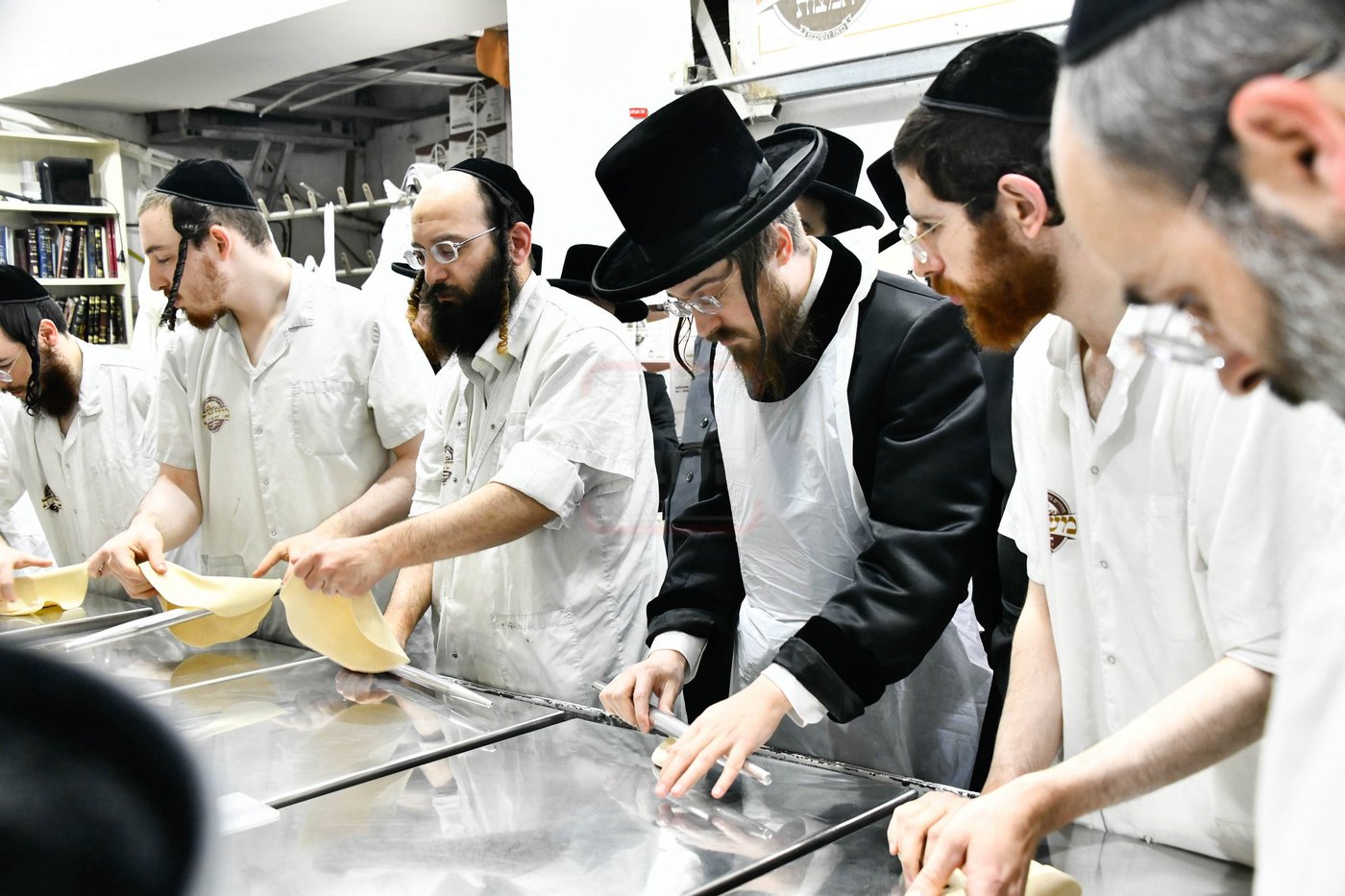 האדמו"ר מסאדיגורה באפיית המצות 