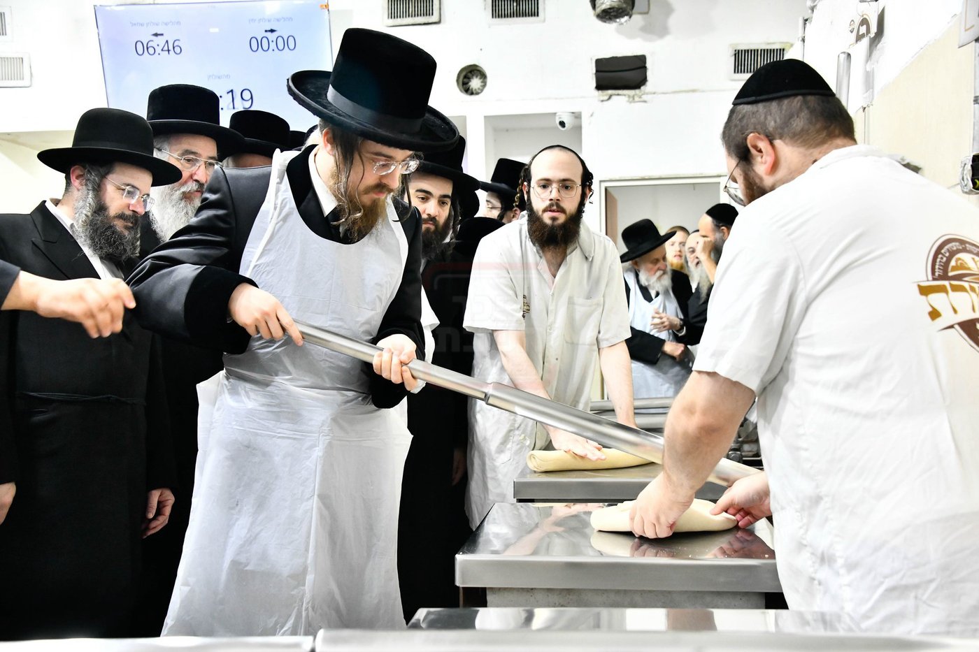 האדמו"ר מסאדיגורה באפיית המצות 