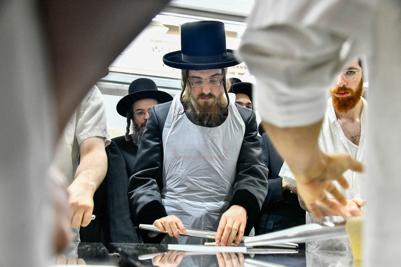 האדמו"ר מסאדיגורה באפיית המצות 