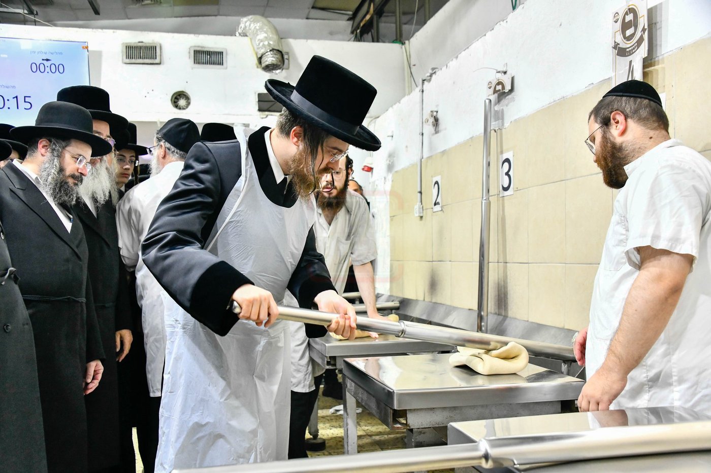 האדמו"ר מסאדיגורה באפיית המצות 