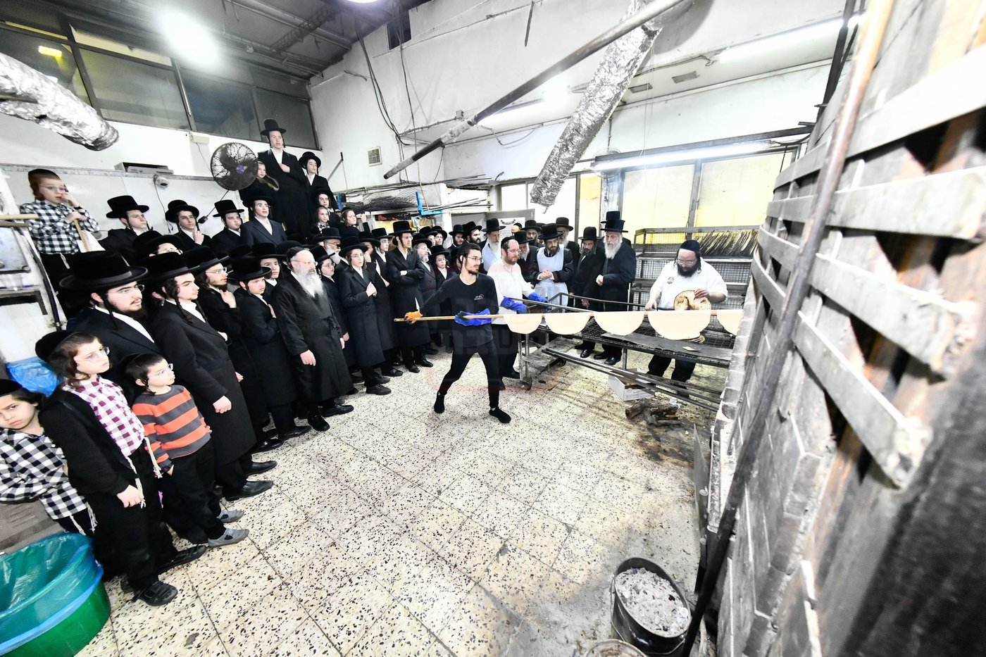 האדמו"ר מסאדיגורה באפיית המצות 