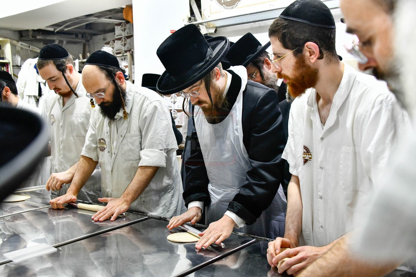 האדמו"ר מסאדיגורה באפיית המצות 