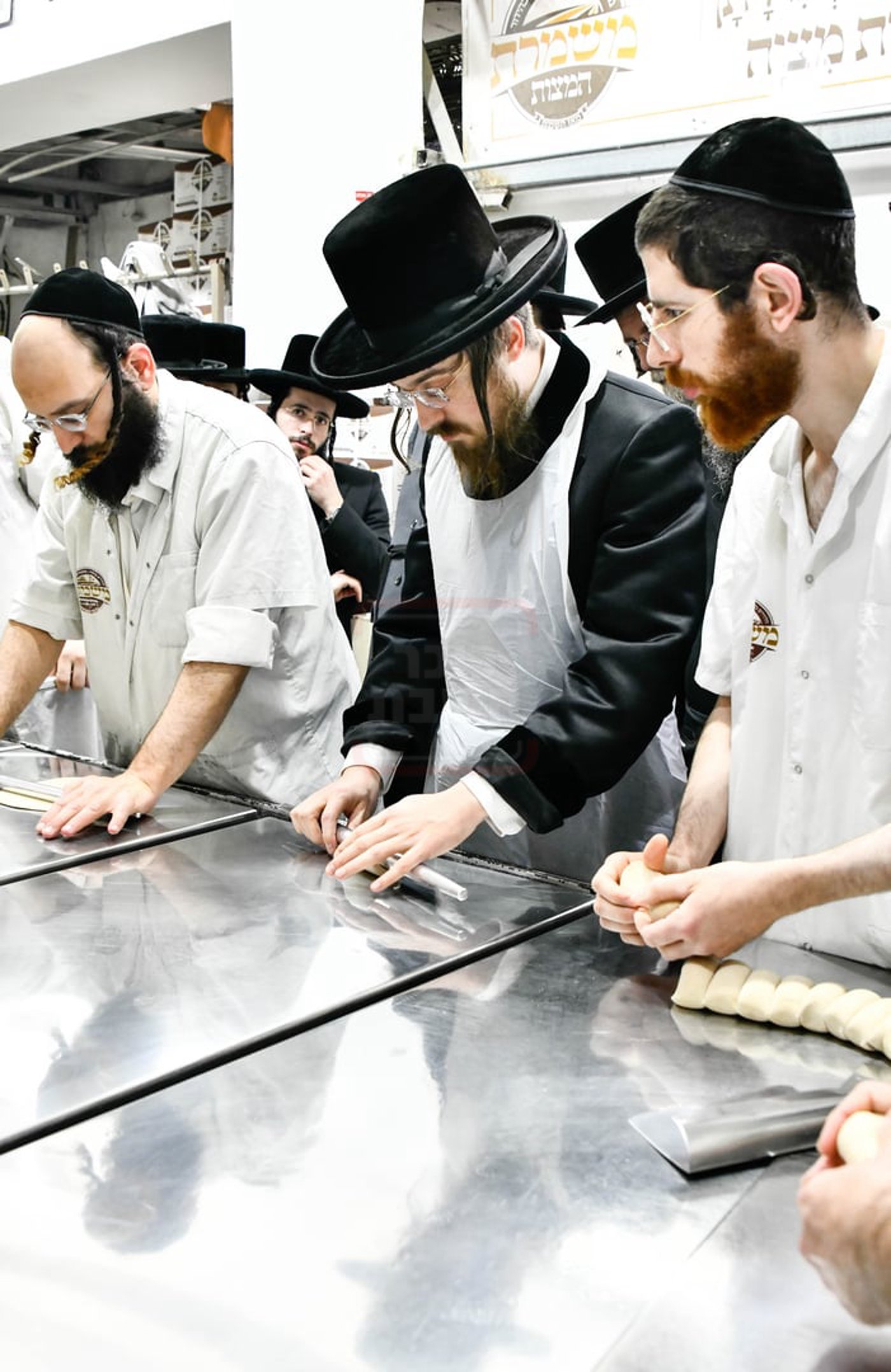 האדמו"ר מסאדיגורה באפיית המצות 