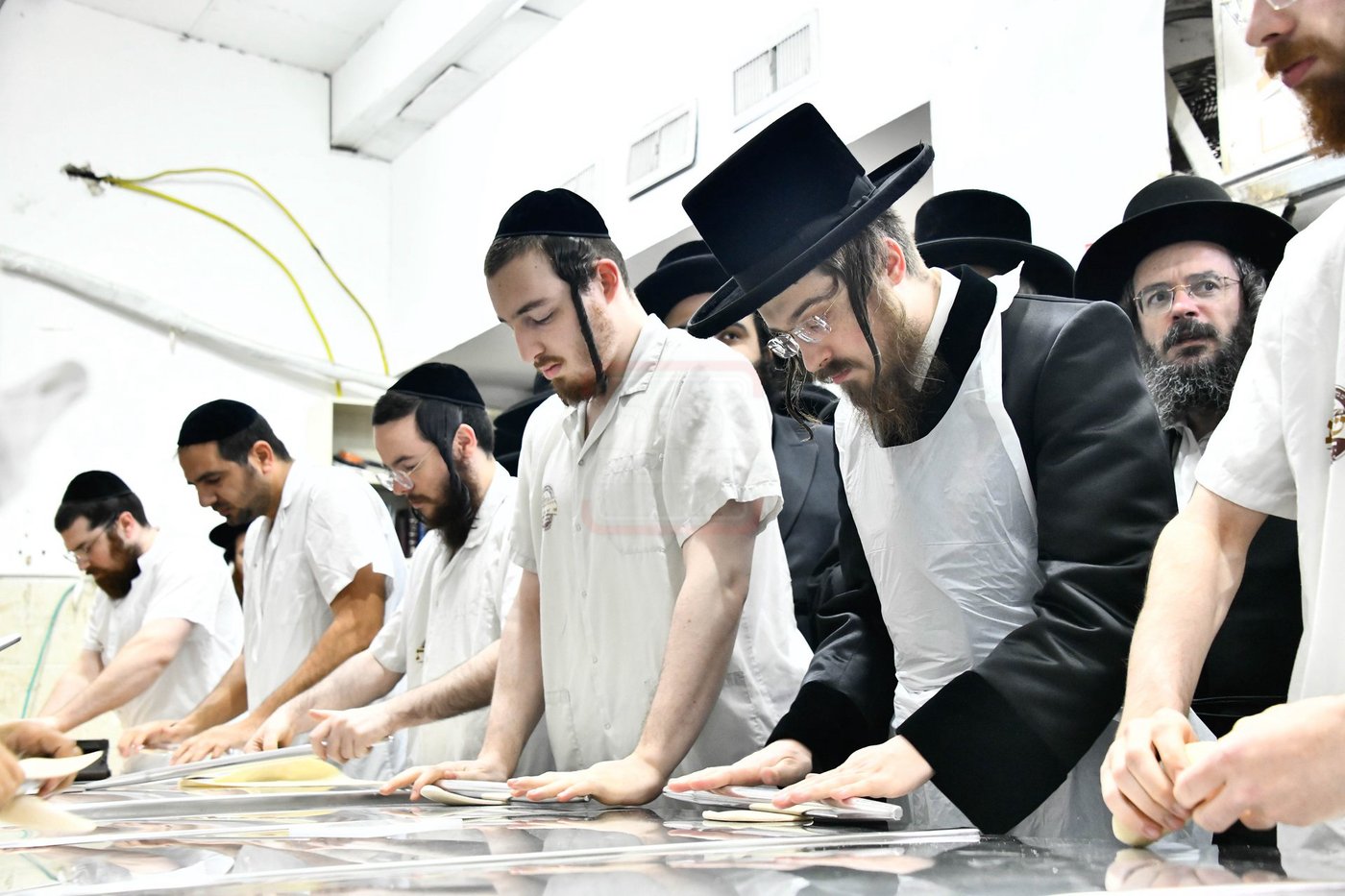 האדמו"ר מסאדיגורה באפיית המצות 