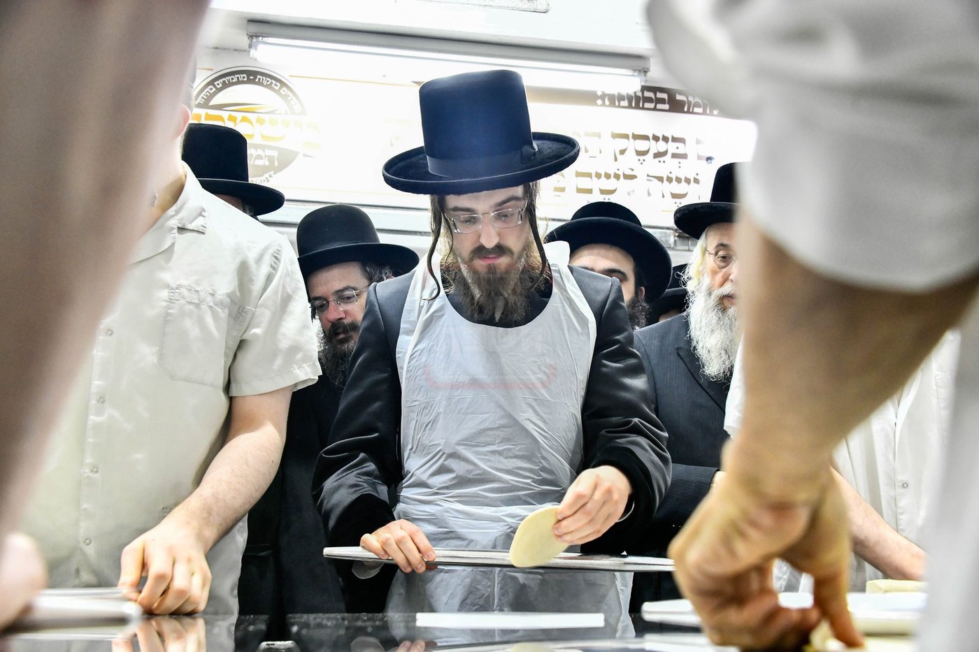 האדמו"ר מסאדיגורה באפיית המצות 