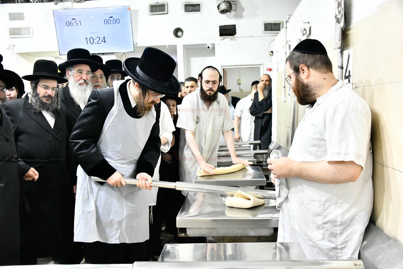 האדמו"ר מסאדיגורה באפיית המצות 