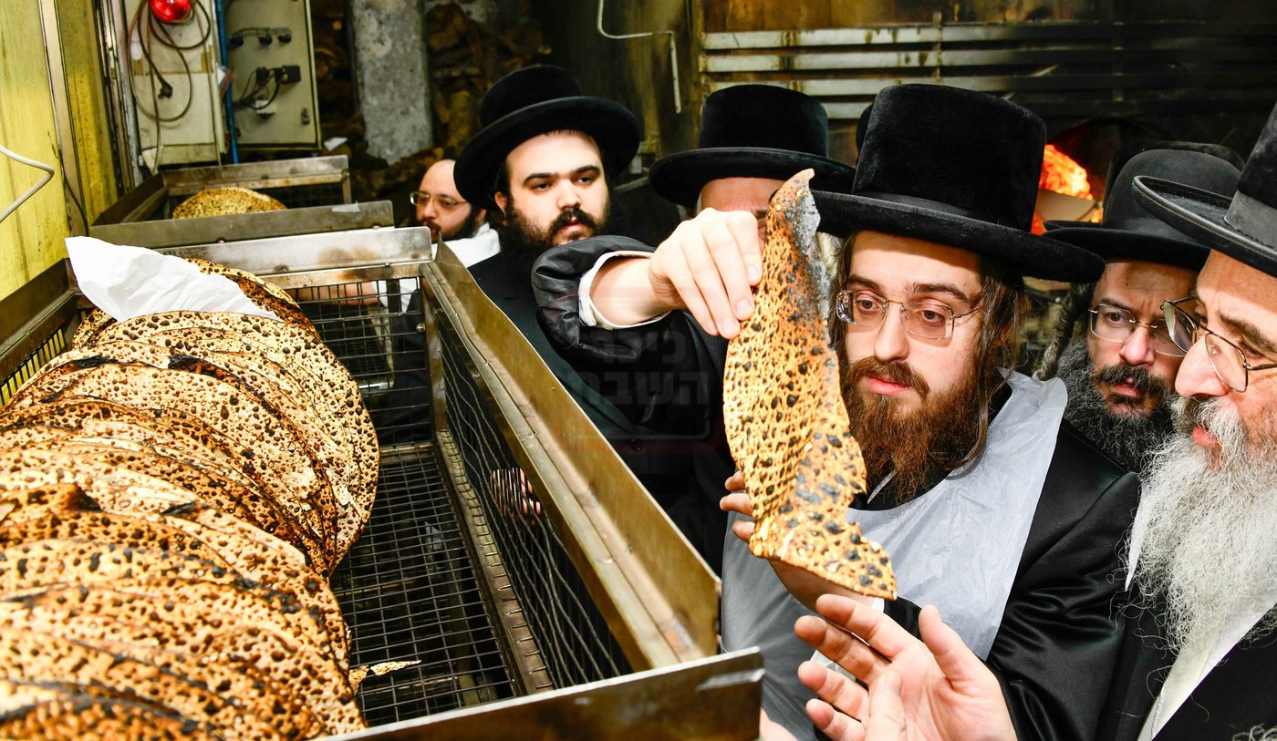 האדמו"ר מסאדיגורה באפיית המצות 