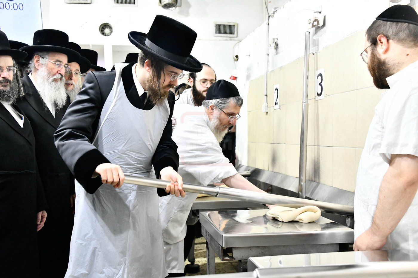 האדמו"ר מסאדיגורה באפיית המצות 