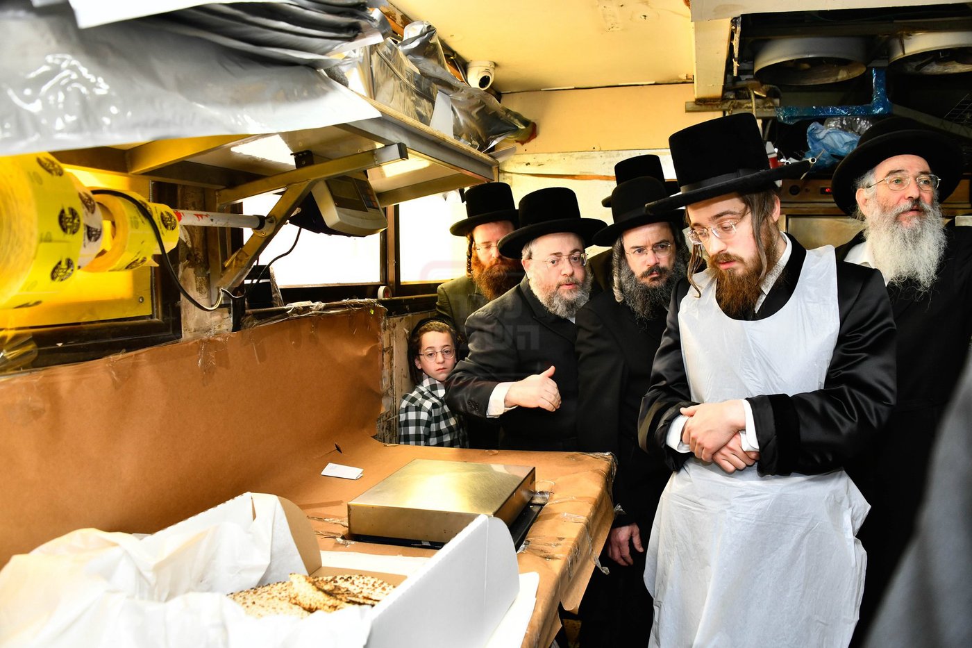 האדמו"ר מסאדיגורה באפיית המצות 