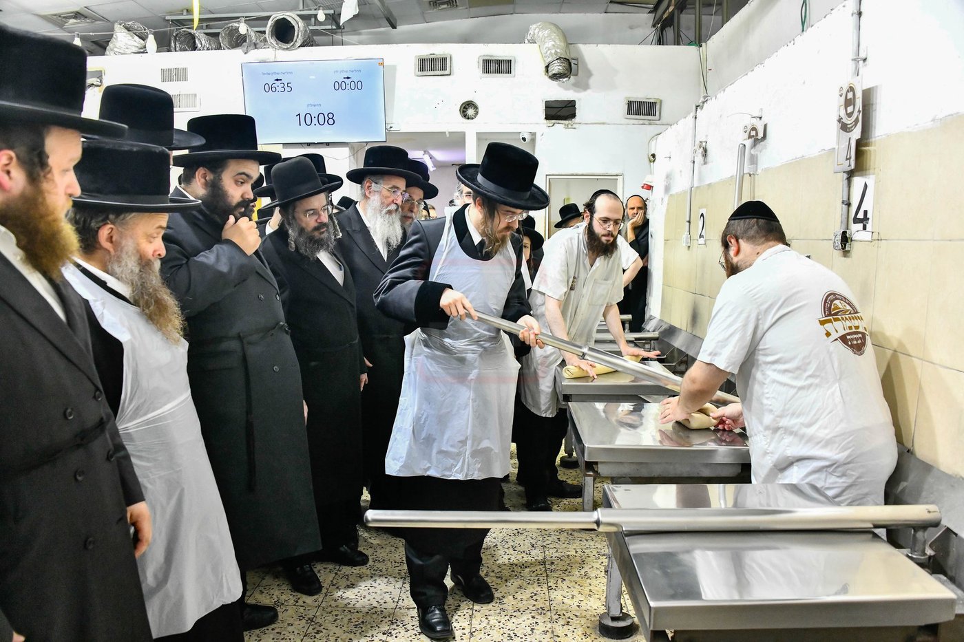 האדמו"ר מסאדיגורה באפיית המצות 