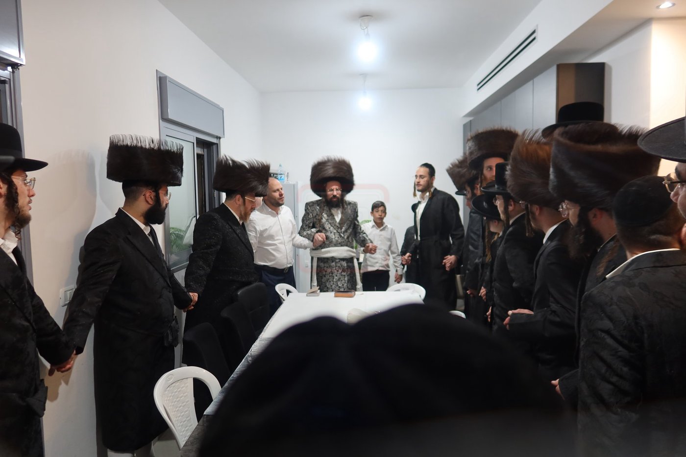 מוצ"ש חוה"מ פסח בחצה"ק מעזבוז