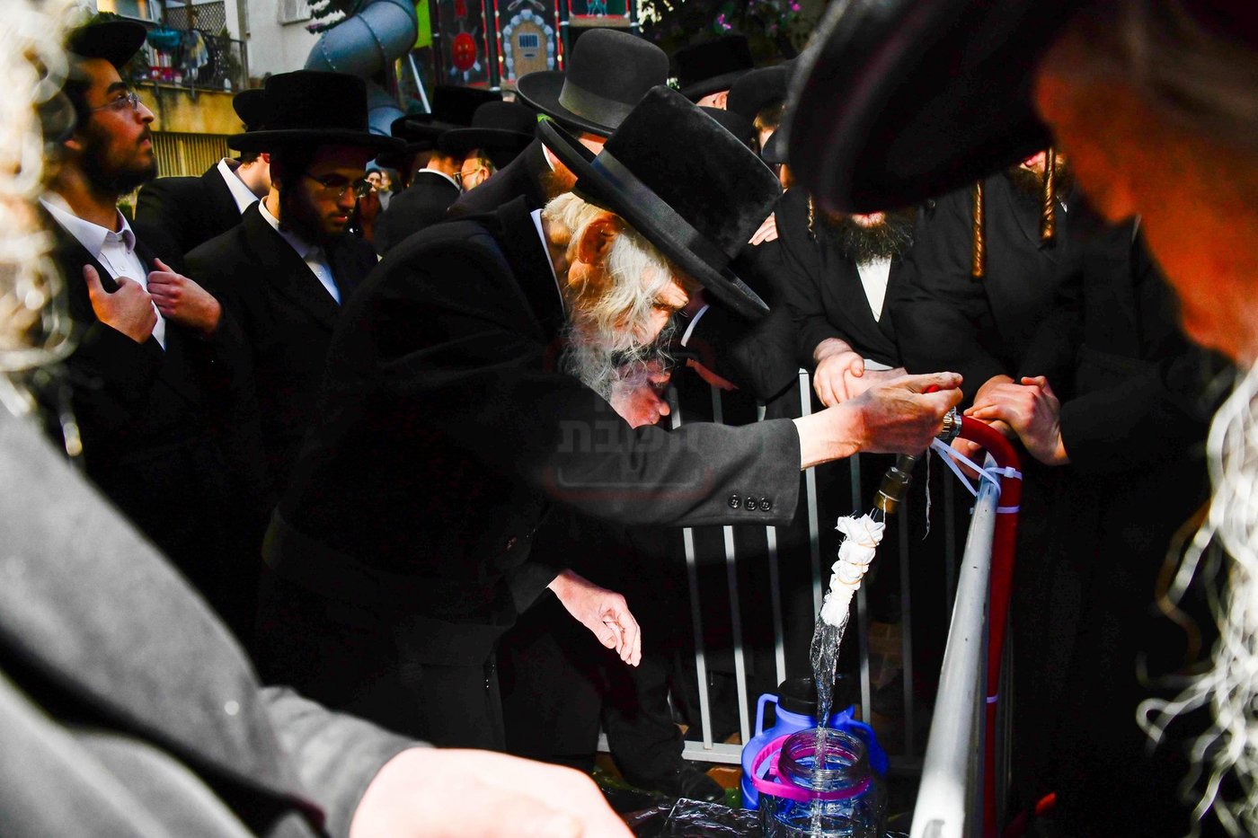 האדמו"ר מסטריקוב במים שלנו