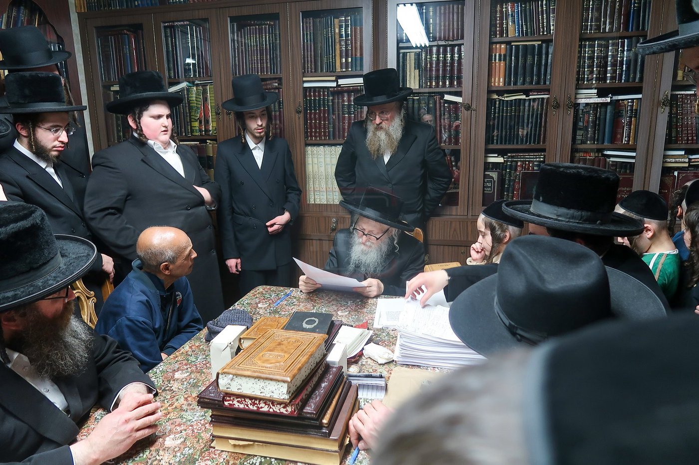 האדמו"ר מסערדאהעלי במכירת חמץ