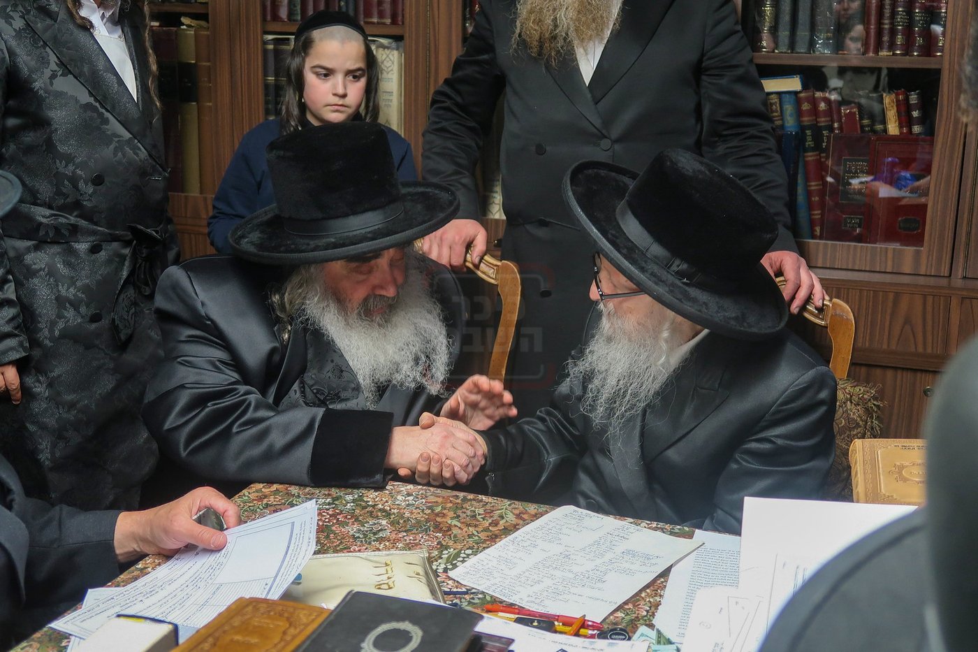 האדמו"ר מסערדאהעלי במכירת חמץ