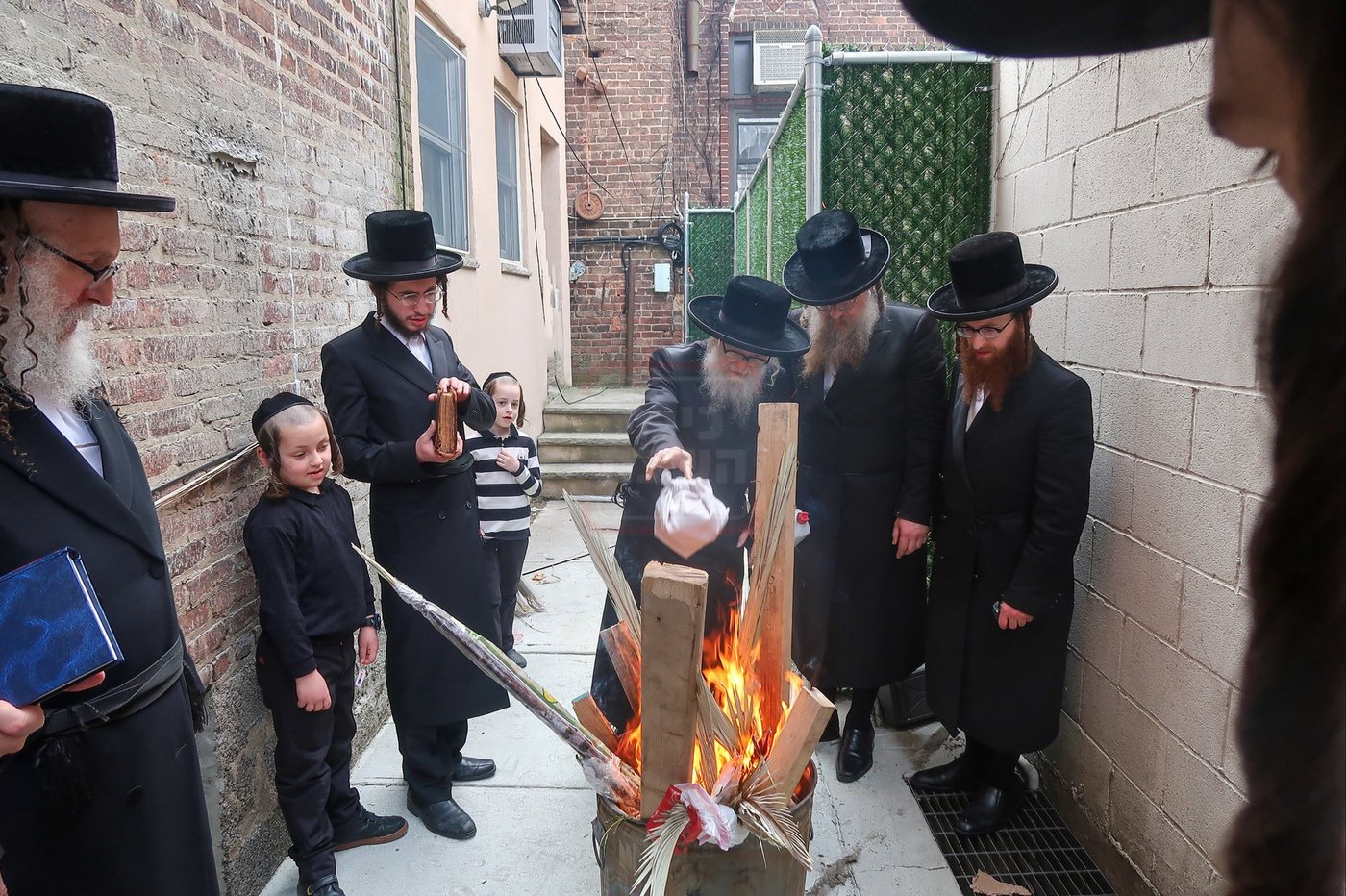 האדמו"ר מסערדאהעלי בשריפת חמץ