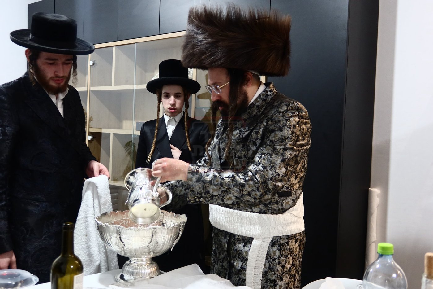 מוצ"ש חוה"מ פסח בחצה"ק מעזבוז