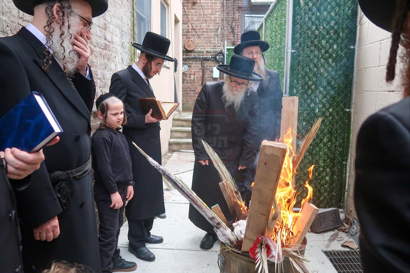 האדמו"ר מסערדאהעלי בשריפת חמץ