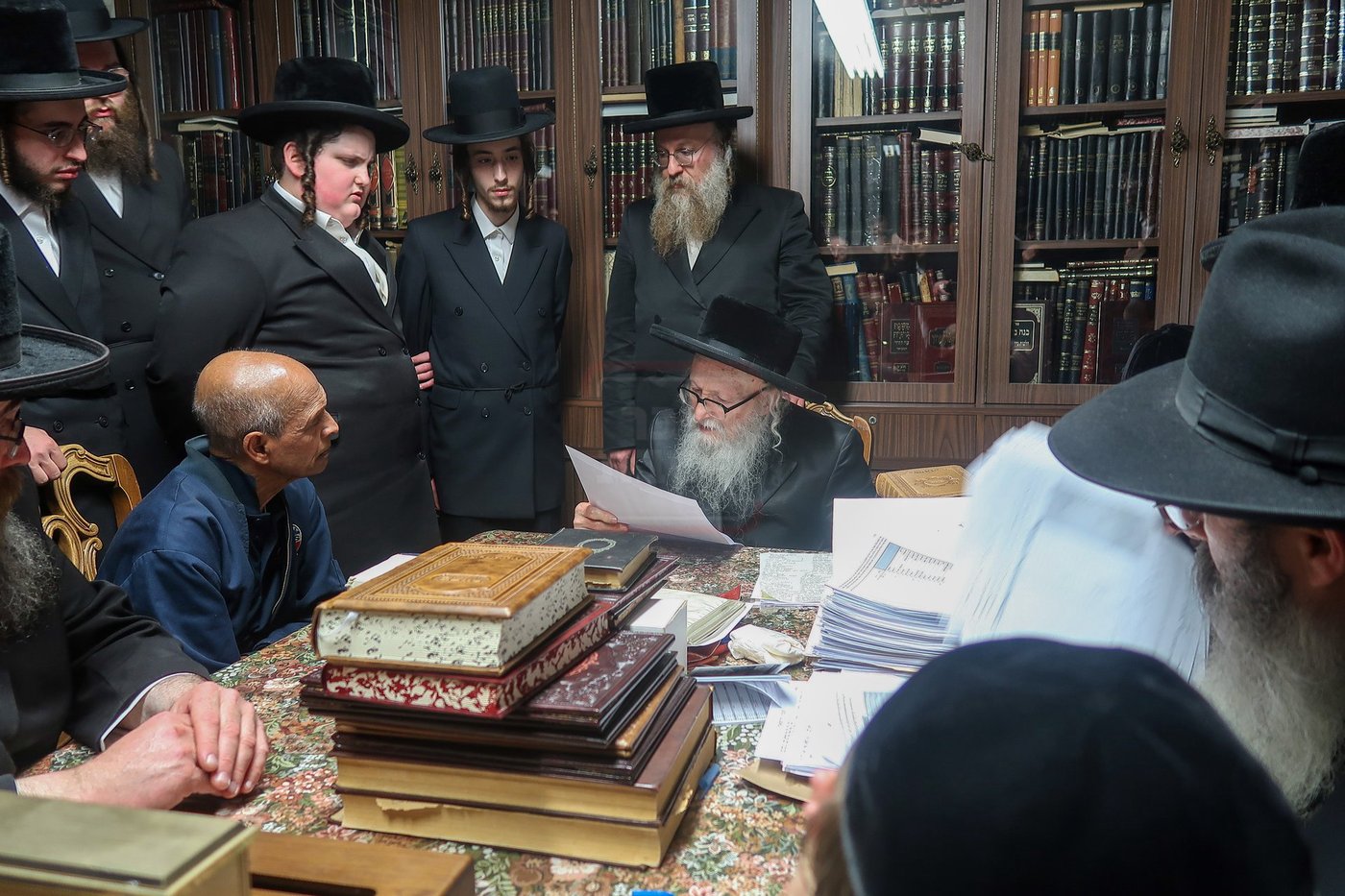 האדמו"ר מסערדאהעלי במכירת חמץ