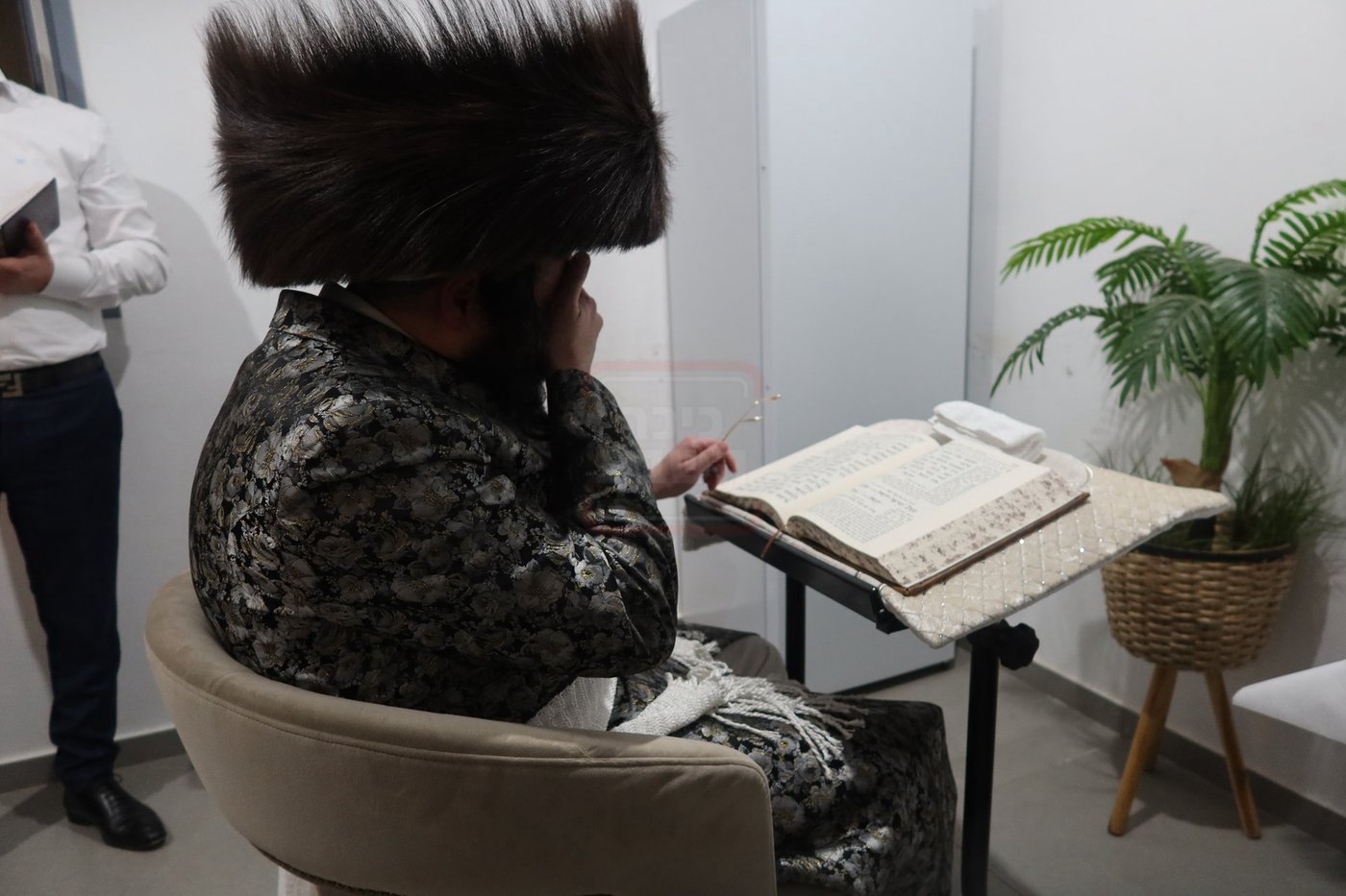 מוצ"ש חוה"מ פסח בחצה"ק מעזבוז