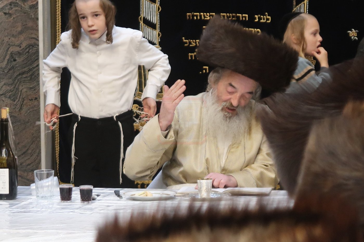 האדמו"ר מלעלוב בטיש חוה"מ פסח