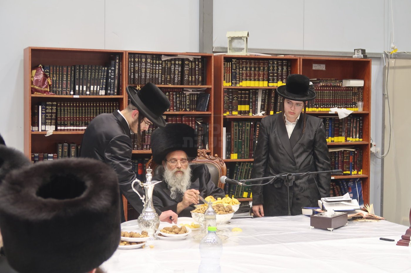 האדמו"ר מאשלג בני היכלא בטיש חוה"מ פסח