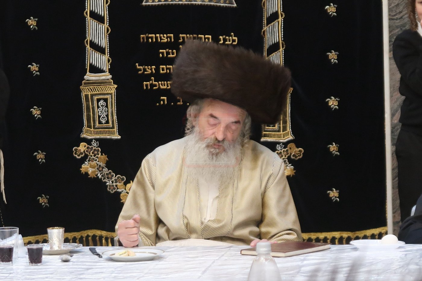 האדמו"ר מלעלוב בטיש חוה"מ פסח