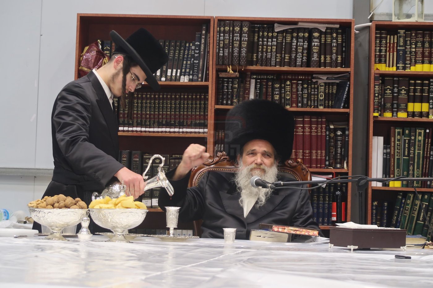 האדמו"ר מאשלג בני היכלא בטיש חוה"מ פסח