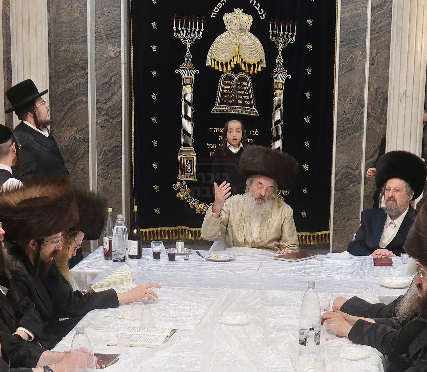 האדמו"ר מלעלוב בטיש חוה"מ פסח