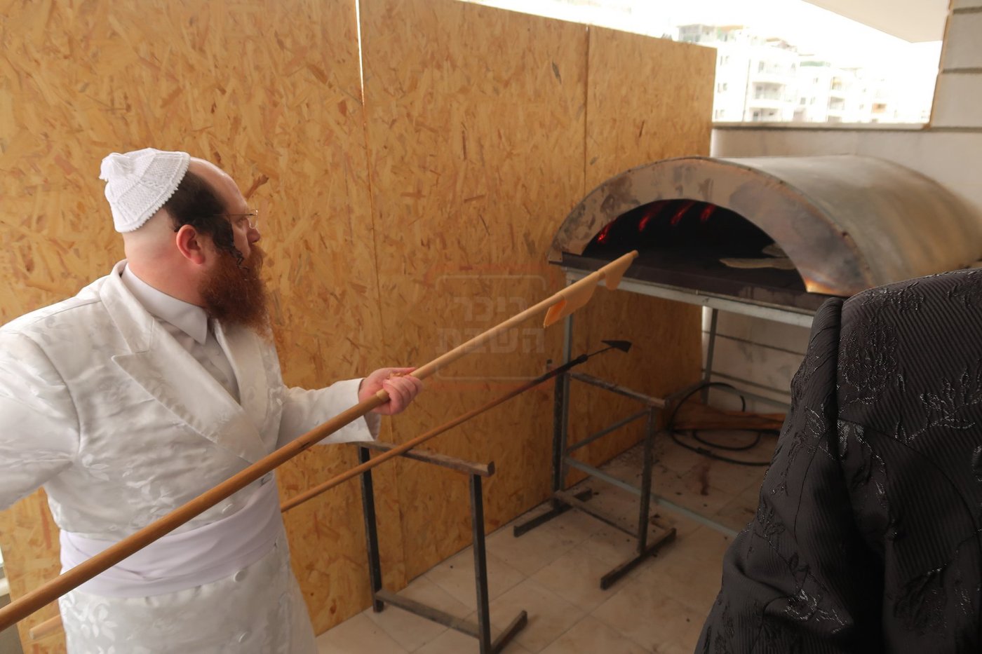 האדמו"ר ממיאלען באפיית המצות