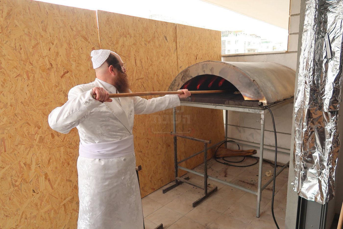 האדמו"ר ממיאלען באפיית המצות