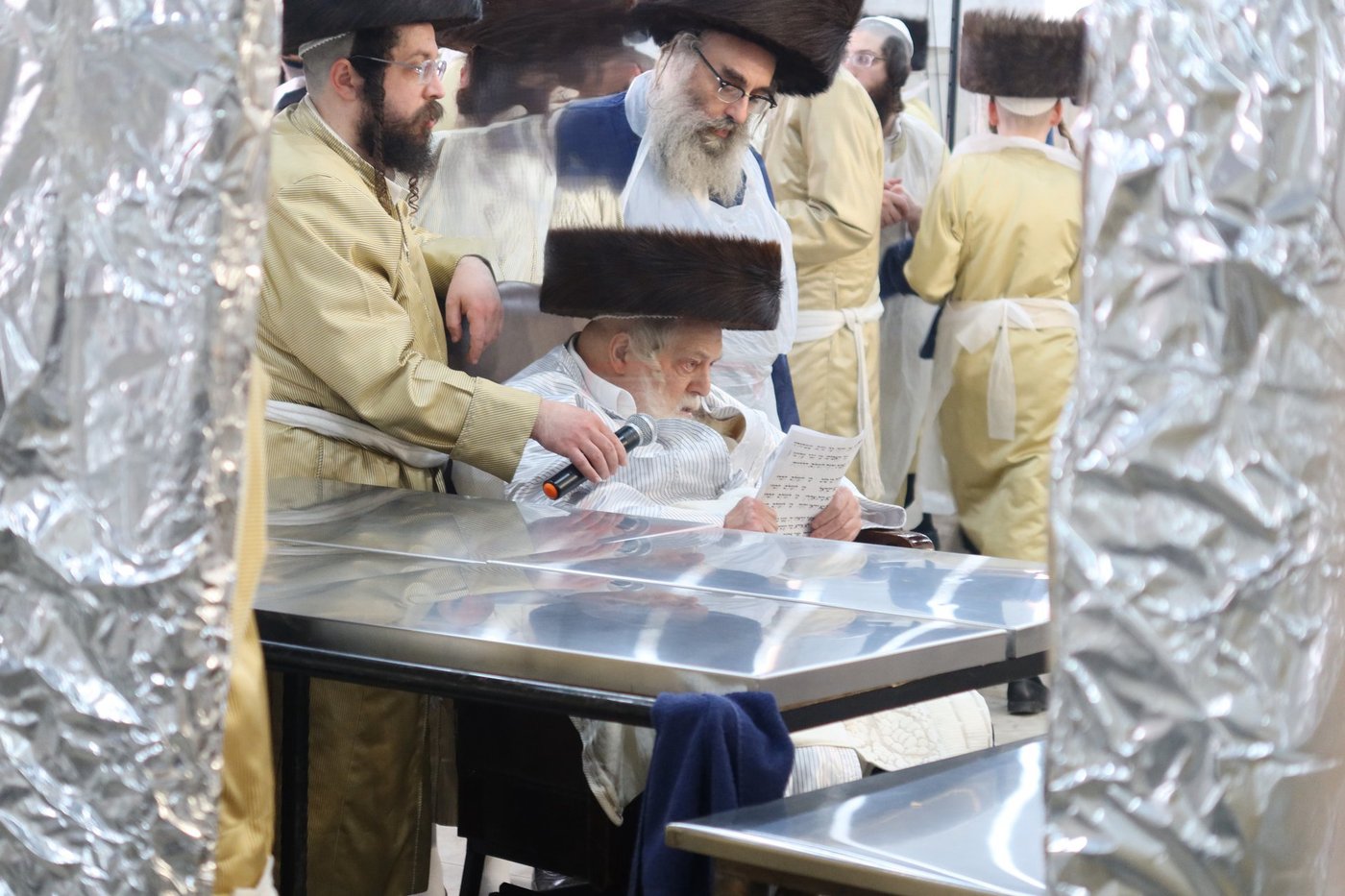 האדמו"ר מתולדות אברהם יצחק באפיית מצות