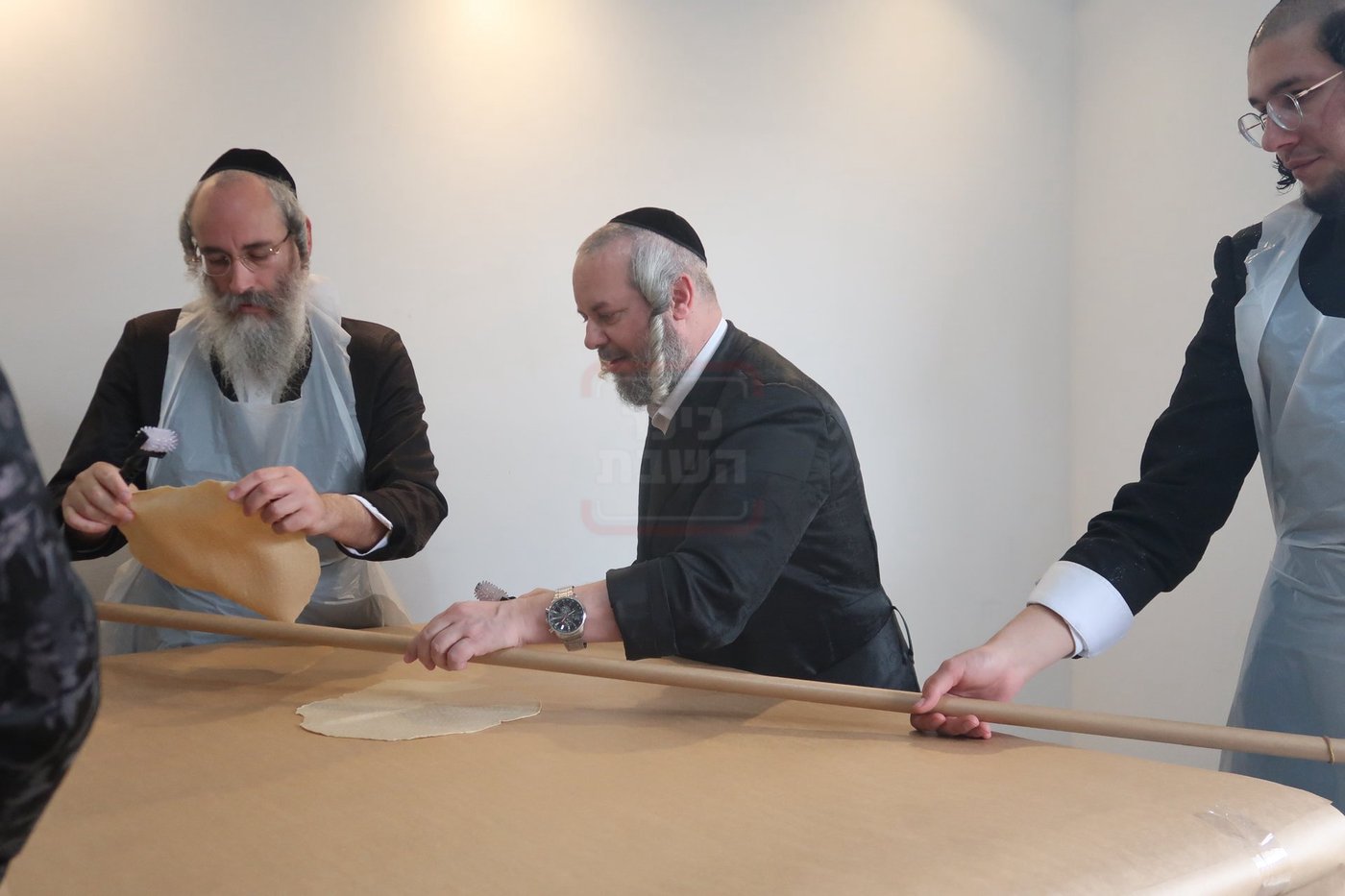 האדמו"ר ממיאלען באפיית המצות