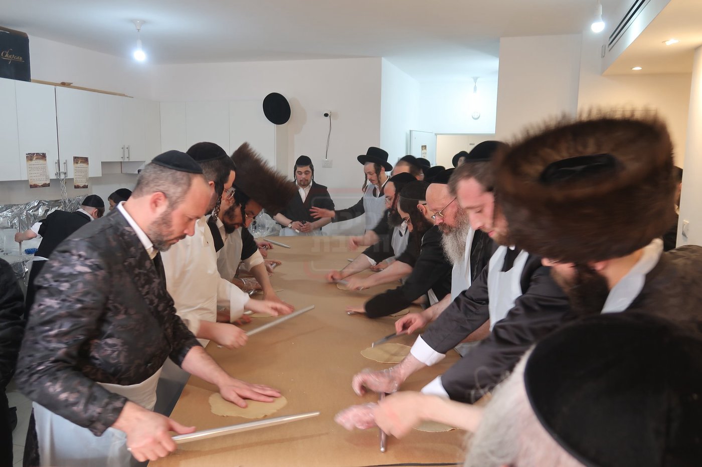 האדמו"ר ממיאלען באפיית המצות