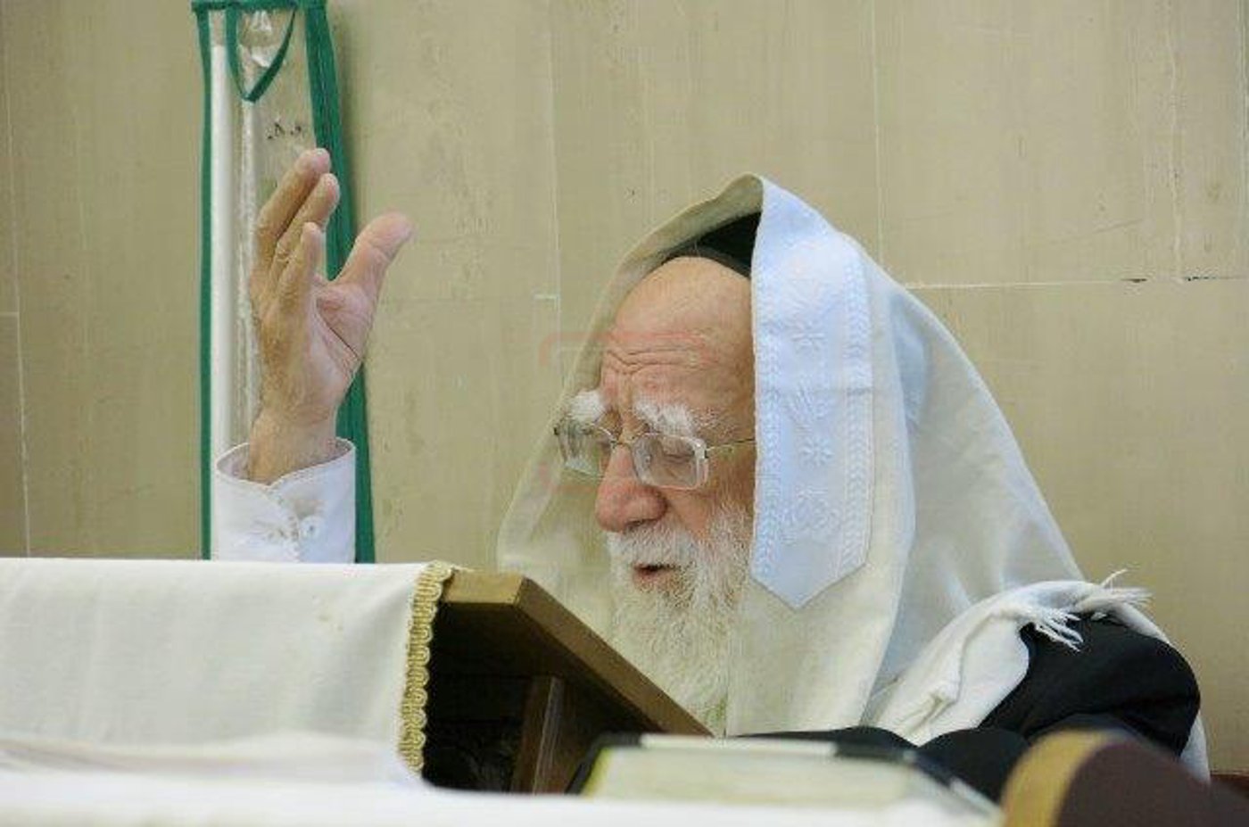 מראות חיי הגאון רבי אברהם אלטמן זצ"ל