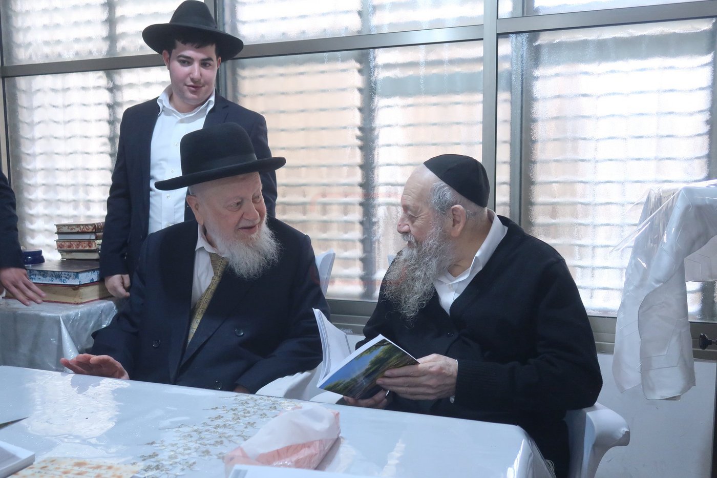 רבי עזרא בצרי בביקור חג אצל אחיו רבי דוד בצרי