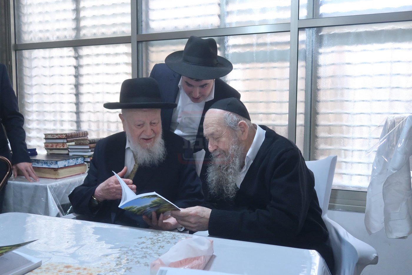 רבי עזרא בצרי בביקור חג אצל אחיו רבי דוד בצרי