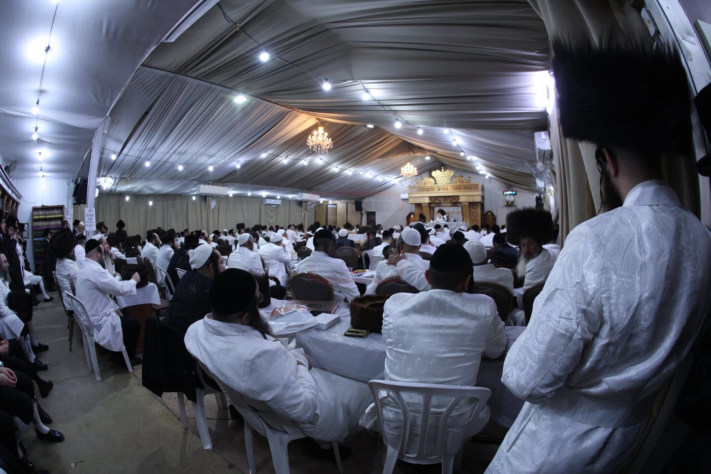 פסח בצילו של הגה"צ רבי יצחק לאזער