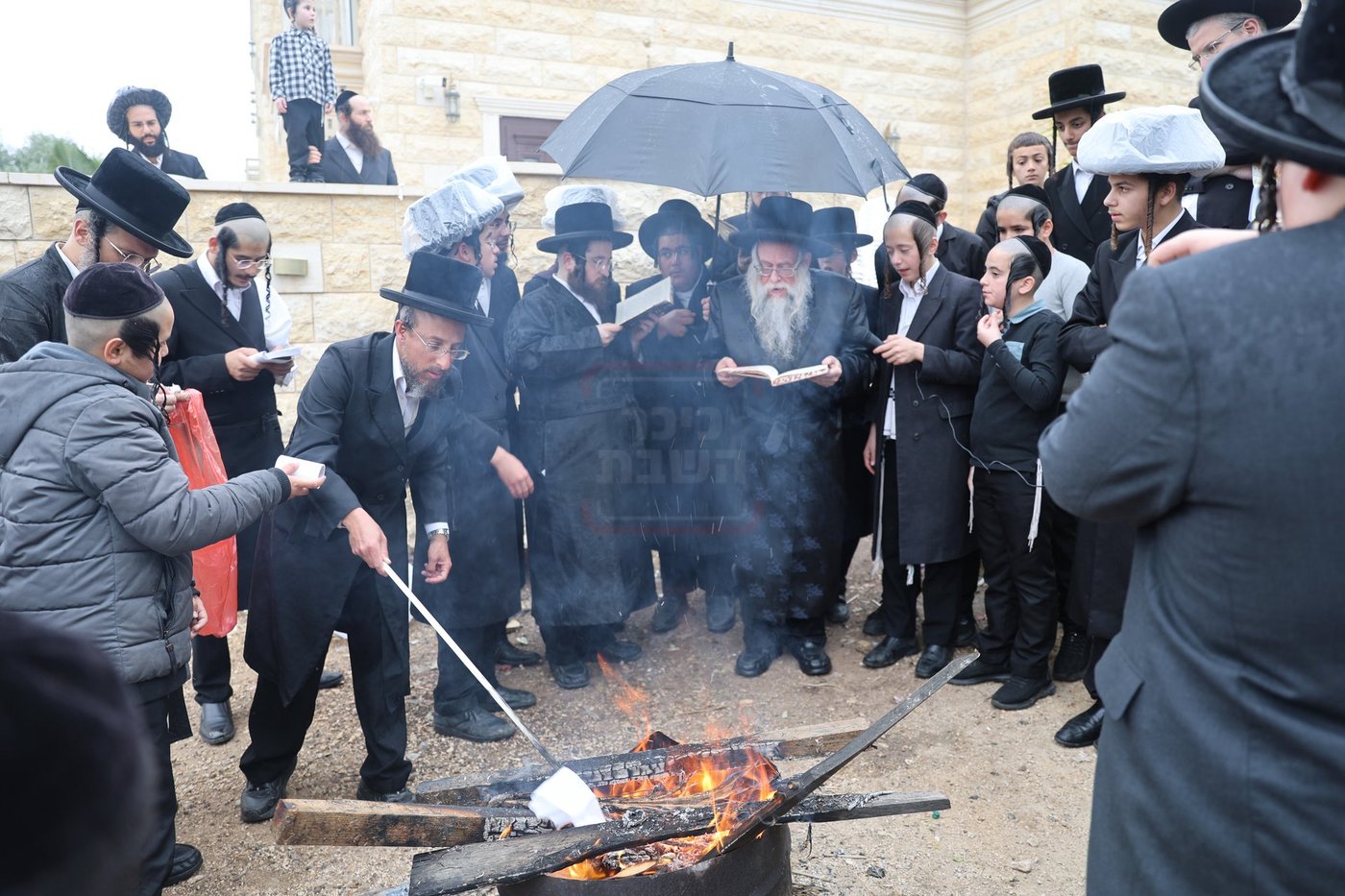 פסח בצילו של הגה"צ רבי יצחק לאזער