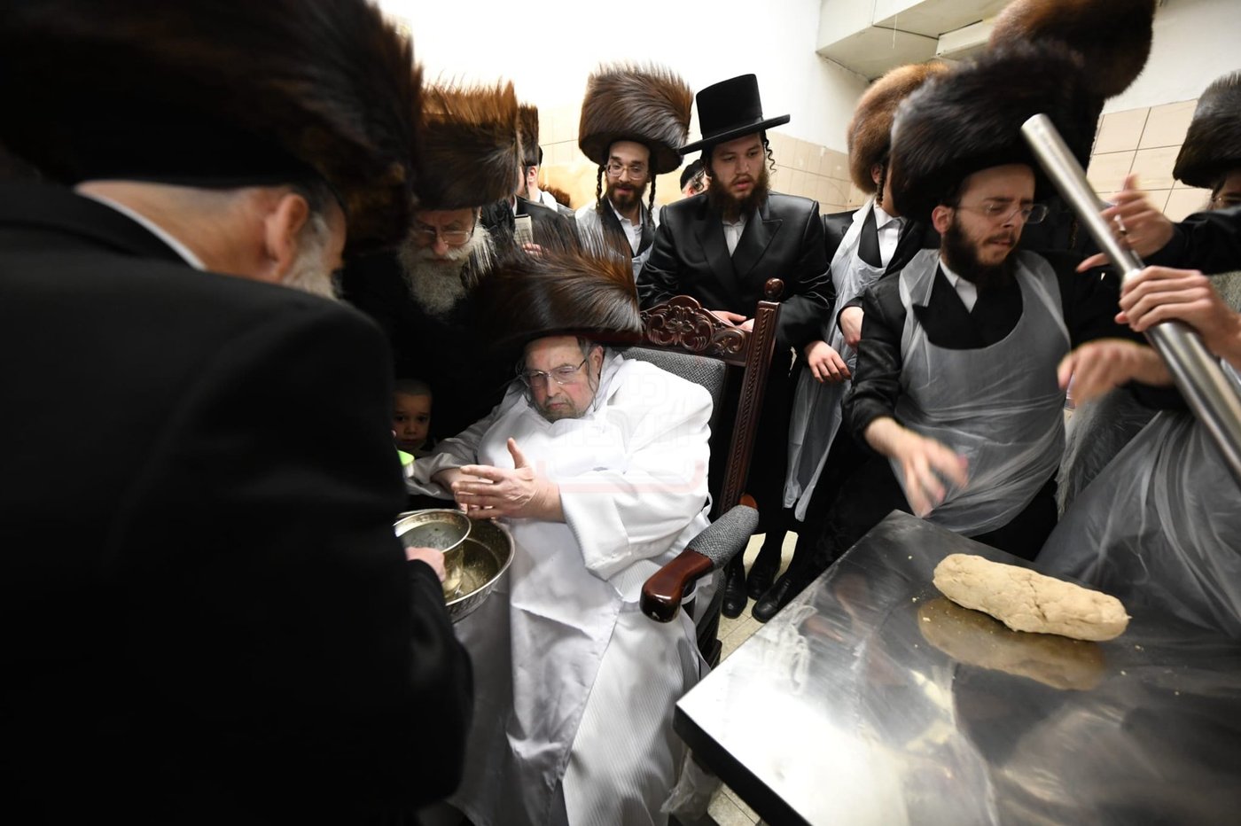 האדמו"ר מבעלזא באפיית מצות מצווה