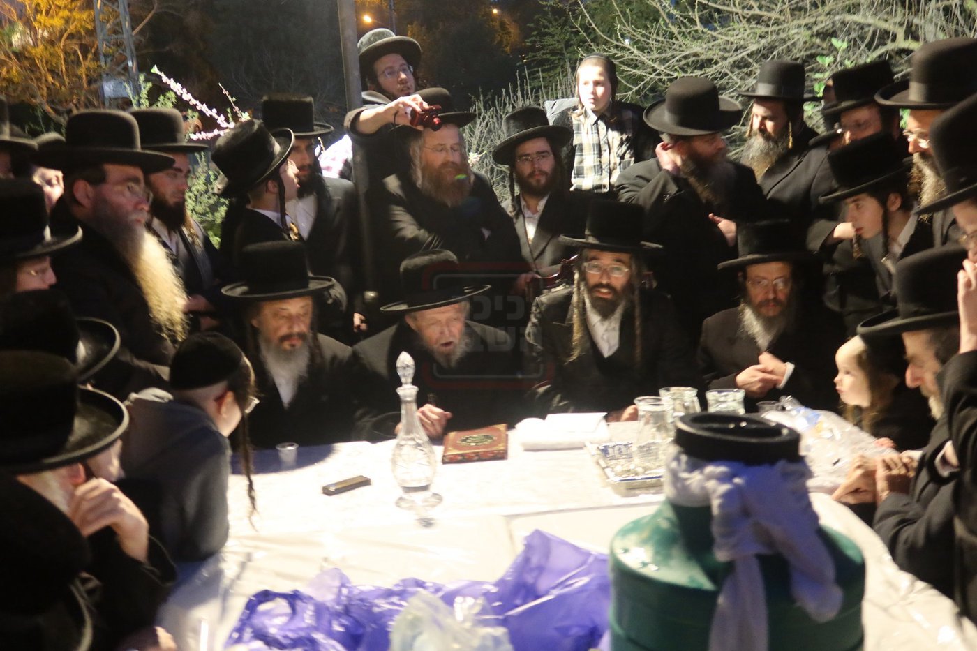 האדמו"ר מזוועהיל בשאיבת מים שלנו