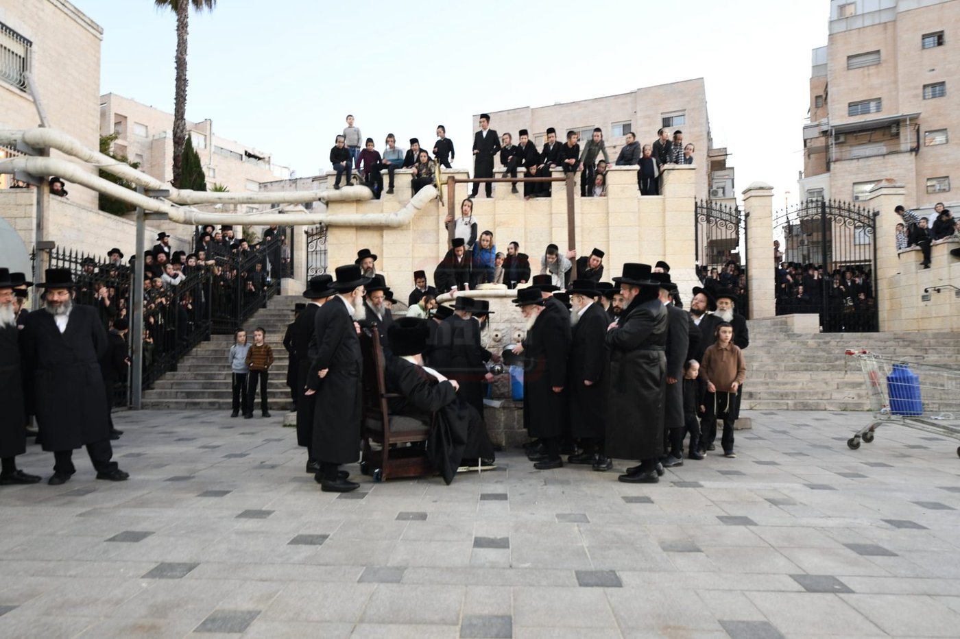 האדמו"ר מבעלזא במעמד שאיבת מים שלנו