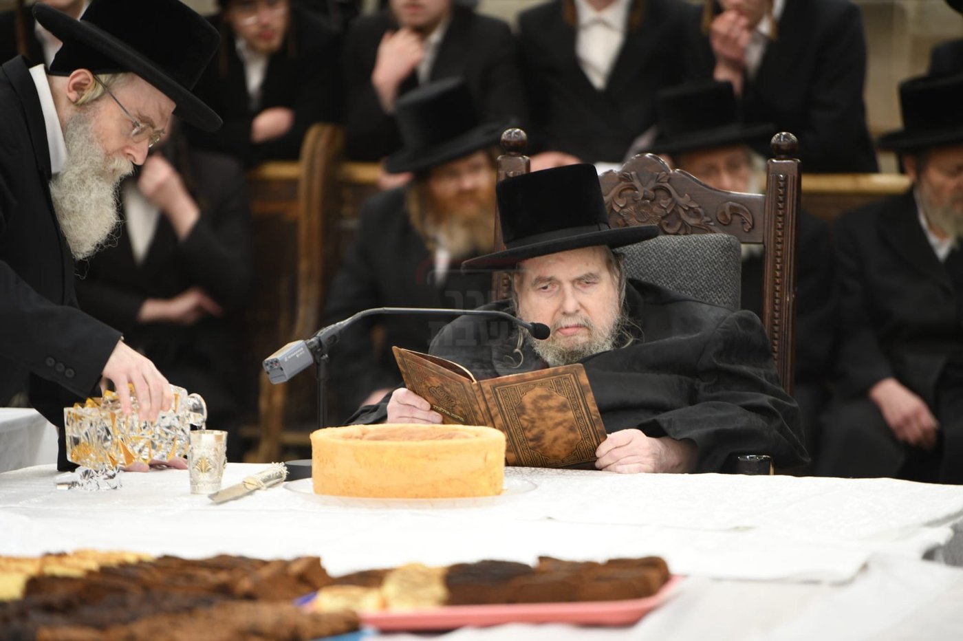 האדמו"ר מבעלזא בסיום בכורים בערב פסח