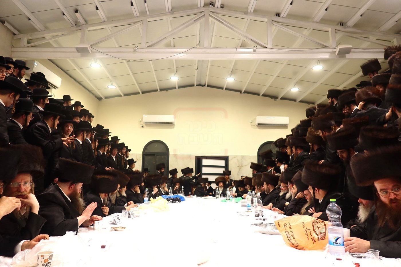 חג הפסח בחצה"ק זוועיהיל