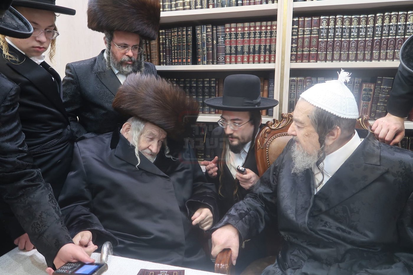 האדמו"ר מטעמשוואר בביקור אצל הגרי"מ שעכטער