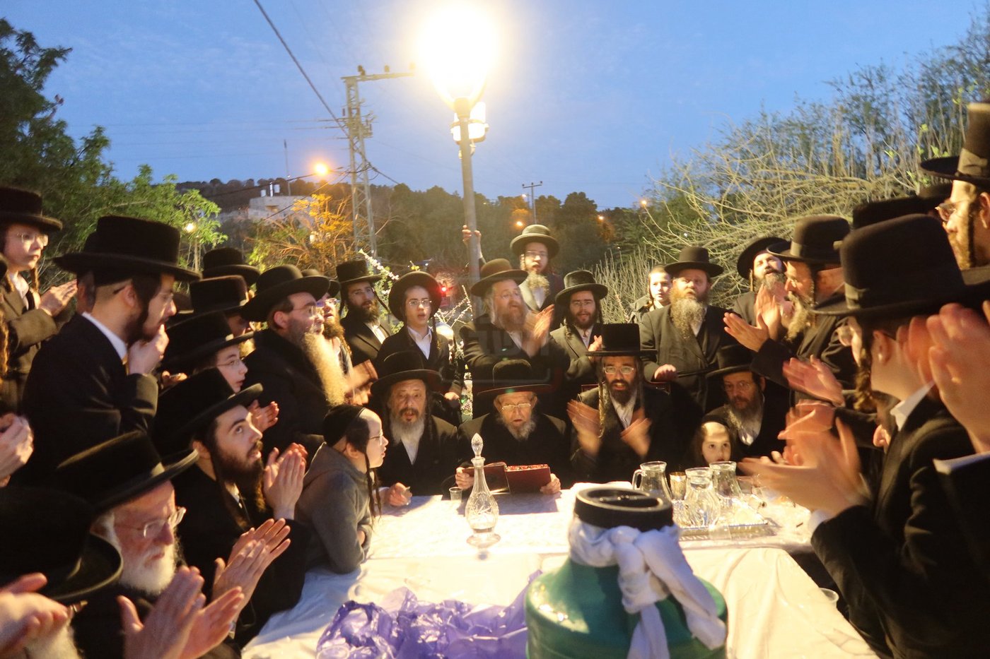 האדמו"ר מזוועהיל בשאיבת מים שלנו