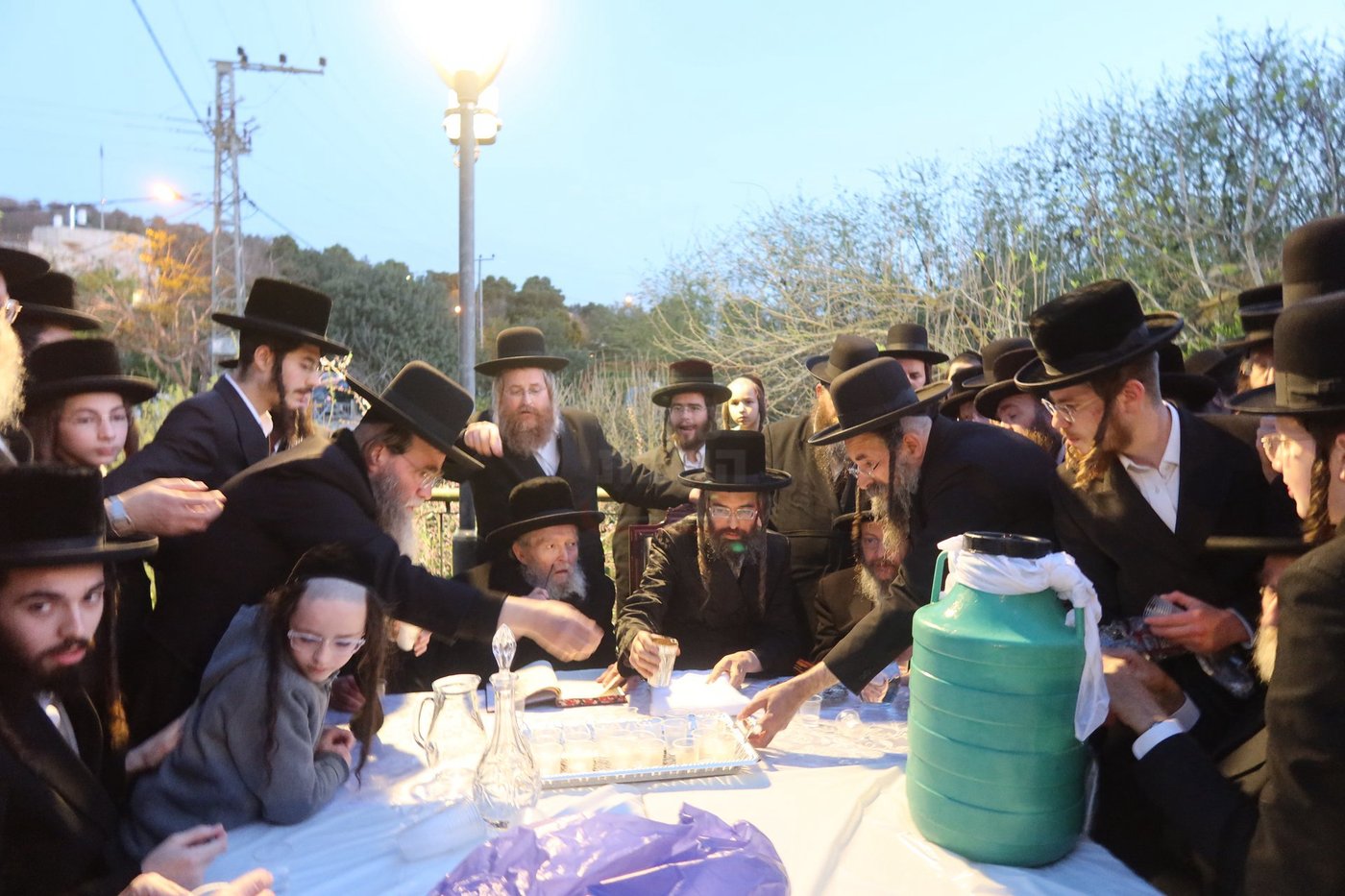 האדמו"ר מזוועהיל בשאיבת מים שלנו